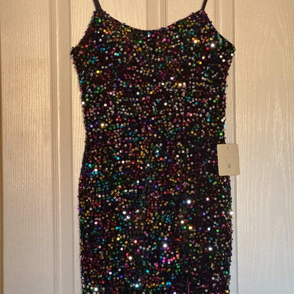 Dress - Picture 8 of 11